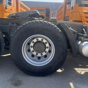 Camión Tractor Sinotruk Howo 6x4 de 371HP, 10 Ruedas, Euro 3, Diésel, Manual, para Transporte de Materiales de Construcción - Product Image 5