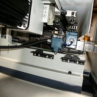 Centre d'usinage vertical VMC1050 3 axes 1000x500x500mm BT40 8000 tr/min 24T FANUC CNC pour pièces de moules