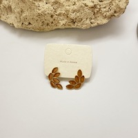 JINYOU Boucles d'oreilles clous tendance en laiton doré pour femme, forme papillon avec pierre de coquillage, idéales pour les fêtes et les mariages
