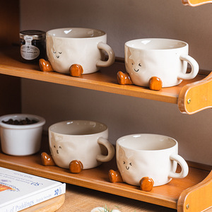 Tasse en céramique créative SYL Ins Writer Tasse à fleurs de dessin animé avec petite expression de pied pour la fête-Eau ou café - Product Image 2