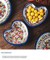 Service de table en céramique peinte à la main de style polonais, motif floral ethnique rouge à bordure bleue, idéal pour les réunions de famille et les cadeaux