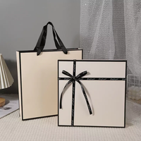 Simple Beige carré haut et bas couverture écharpe boîte d'emballage nœud boîte-cadeau gaufrage feuille d'or Uv pour t-shirt vêtements