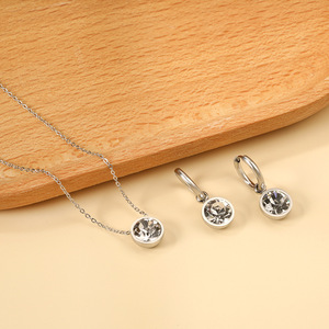 Parure de bijoux en cristal plaqué or pour femme, boucles d'oreilles et collier à strass ronds, pour usage quotidien, sertissage clos - Product Image 2