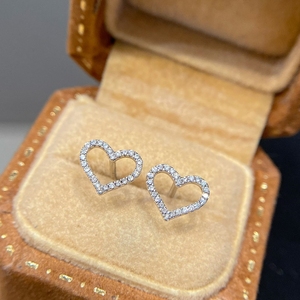 อาซูโอ 18K ทองคำขาวแท้ เพชรธรรมชาติแท้ รูปหัวใจน่ารัก ต่างหูแบบมินิสุดคลาสสิก ของขวัญสำหรับเด็กผู้หญิงและวันเกิดเด็ก - Product Image 2
