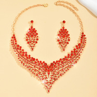 Ensemble collier et boucles d'oreilles d'inspiration vintage exquis pour femmes sophistiquées, parfait pour les banquets et les occasions spéciales