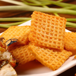 Produit phare OEM : Snack alimentaire 120g, format partage, super croustillant, croûte de riz croustillante au jaune d'œuf de crabe et guoba, fruits de mer chinois, prêt à consommer - Product Image 2