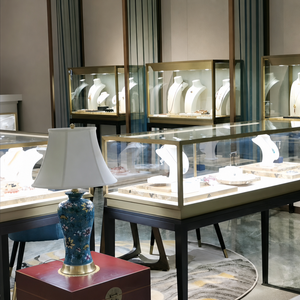 Vitrine de présentation de bijoux en verre trempé sur mesure avec éclairage, design personnalisé pour magasin de détail - Product Image 5