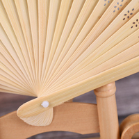 Vente en gros Ventilateur à main en papier de bambou pliable vierge pour les faveurs de mariage ou l'art de bricolage