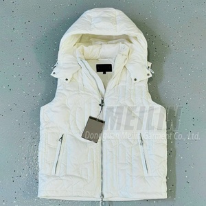 Gilet matelassé sans manches pour homme, design tendance 2024, avec capuche, double fermeture éclair, haute qualité, coupé et cousu - Product Image 1
