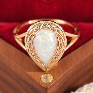 A011 Anello da Donna con Opale a Goccia, Montatura a Castone, Gemma Naturale, Gioiello di Moda per Fidanzamento, Tonalità Oro - Product Image 3
