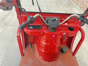 Une version améliorée du <span class=keywords><strong>tricycle</strong></span> électrique avec un auvent, doté d'un cadre plus épais et équipé d'une batterie de grande capacité - Product Image 3