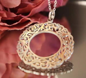 Gioielli Inspire, Ciondolo SUDARSHAN CHAKRA in Acciaio Inossidabile per Donne e Ragazze, Regalo per Lei, Personalizzabile con Qualsiasi Design o Nome - Product Image 3