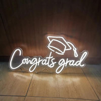 Lumière néon de félicitations pour la saison des diplômes, pour la fête de remise de diplômes, décorations de fête