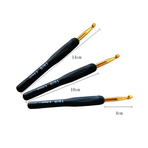 Aguja de Tejer de un Solo Extremo con Empuñadura de Silicona TPR Negra Ecológica - <span class=keywords><strong>Punta</strong></span> de Gancho Dorada para Tejer a Mano, Bordar y Proyectos de Manualidades - Product Image 4