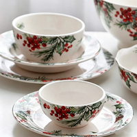 Service de table de Noël en céramique personnalisé, motifs botaniques et baies rouges, assiettes et bols en porcelaine pour cadeau et fêtes
