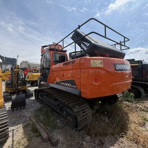 Excavatrice sur chenilles d'<span class=keywords><strong>occasion</strong></span> modèle 2022, excellente Doosan DX300, avec <span class=keywords><strong>godet</strong></span> de 1,60 m, puissance de 159 kW, pompe hydraulique - Product Image 2