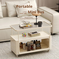 Table basse mobile moderne avec roulettes, plateau en verre léger pour petit salon ou côté canapé