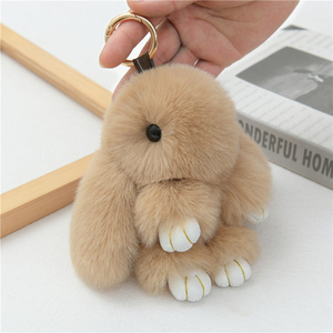 Llavero de Peluche de Conejo Blanco Esponjoso QYS, Colgante Suave de Conejito para Bolsa, Adorno Decorativo para Coche, Para Todas las Estaciones - Product Image 4
