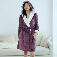 Peignoir court à capuche en velours pour femme