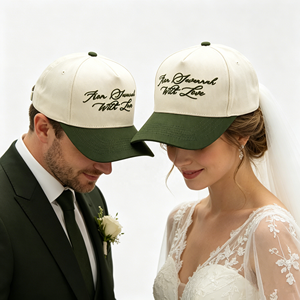 Casquette de baseball structurée à 5 panneaux, bicolore, personnalisée de qualité supérieure avec logo brodé « Avec amour » pour couple de mariés - Product Image 1