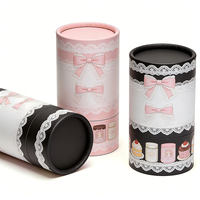 Boîte cadeau en tube de papier recyclé rose et noir style Lolita |   Emballage cylindrique personnalisable avec nœud en dentelle pour gâteaux et pains secs