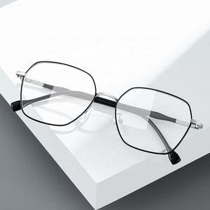 Dernier arrivage de lunettes légères tendance Lunettes photo grises Antireflet <span class=keywords><strong>bleu</strong></span> à monture optique en métal Lunettes photochromiques anti-lumière bleue - Product Image 3