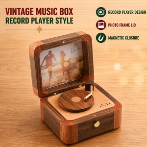 Boîte à <span class=keywords><strong>musique</strong></span> vintage en bois massif avec cadre photo personnalisé, commémoration d'anniversaire, cadeaux de fêtes, vente en gros OEM disponible - Product Image 1