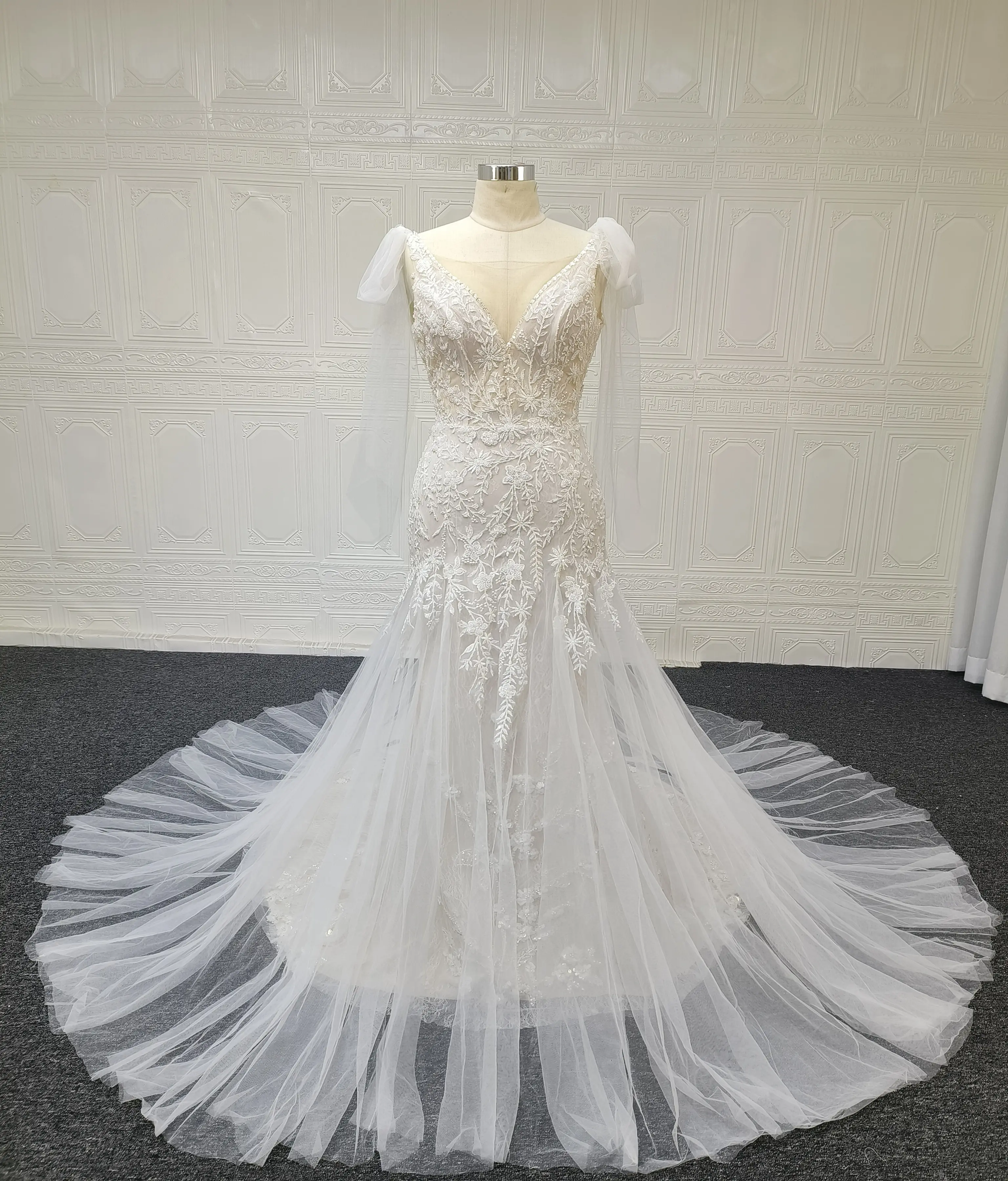 Gaun pengantin renda manik-manik bordir mewah kustom gaun pengantin tanpa punggung seksi gaun pernikahan V-neck dalam