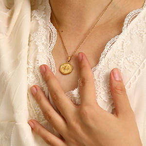 สร้อยคอจี้หกเหลี่ยมดีไซน์ใหม่ปี 2024 ระดับไฮเอนด์ ชุบทอง 18K รูปดาวแปดแฉก แฟชั่น สร้อยสแตนเลส - Product Image 1