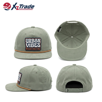 Gorra de pana de 5 paneles bordada personalizada al por mayor, estilo deportivo, visera plana, sin estructura, tipo casquette, con cierre snapback de cuerda