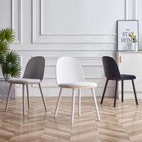 Chaise de salle à manger en PP colorée et économique du Hebei en stock, avec coussin personnalisé