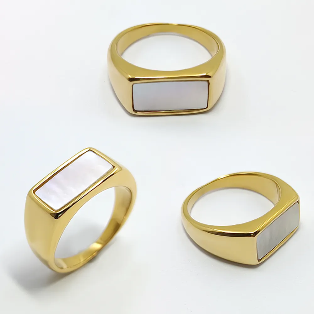L'intarsio bianco ad alta placcatura in oro lucidato incide il tuo Logo per l'anello con sigillo da uomo in acciaio inossidabile
