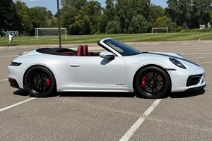 <span class=keywords><strong>Porsche</strong></span> <span class=keywords><strong>911</strong></span> Carrera <span class=keywords><strong>GTS</strong></span> Cabriolet <span class=keywords><strong>2023</strong></span> légèrement utilisée, moteur Boxer 6 cylindres biturbo, pack Premium, intérieur foncé, boîte automatique, conduite à gauche - Product Image 3