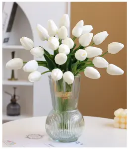 Nuovo design all'ingrosso tulipani artificiali PU composizione floreale fiore a stelo singolo 36cm PU tulipano per la decorazione