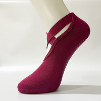 Chaussettes de sport respirantes antidérapantes pour femmes, avec logo personnalisé sur le corps et sangles croisées, idéales pour les séances de Pilates