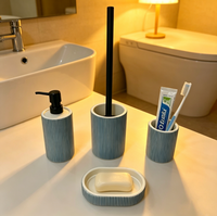 Ensemble d'accessoires de salle de bain en polyrésine côtelée bleu et blanc, 4 pièces : distributeur de savon, porte-brosse à dents, porte-brosse WC, porte-savon