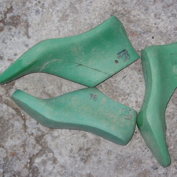 La scarpa IN HDPE (plastica) usata dura IN grandi borse (per la produzione di scarpe)