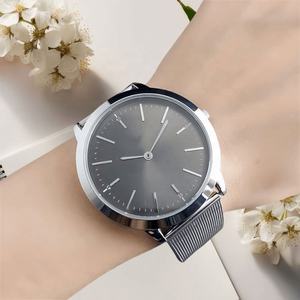 Reloj de Lujo para Hombre con Caja de Acero Inoxidable, Movimiento de Cuarzo, Esfera de 40 mm, Cristal, Resistente al Agua, Correa de Silicona, Diseño de Dibujos Animados - Product Image 4