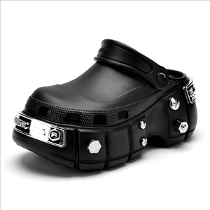 Nouvelle mode hommes femmes bout fermé pour pantoufles semelle épaisse Mules antidérapantes cloutées Style Punk polyvalent EVA sabots à la mode - Product Image 2