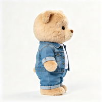 Ours en peluche doux et bouclé brun clair, style vintage, avec veste en jean délavé et pantalon en jean, jouet en peluche moelleux