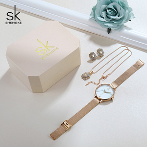 Set Regalo Completo di Gioielli con Orologio al Quarzo, Collana e Orecchini - Product Image 6