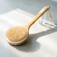 Brosse de bain en bois naturelle et écologique avec logo personnalisé, étiquette privée, poils en sisal de bambou naturel pour peaux sèches