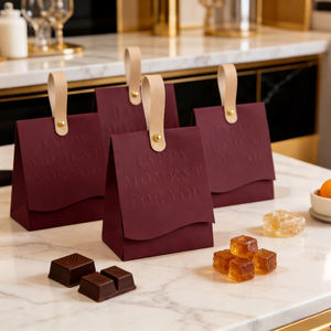 Sacs en papier de luxe avec poignées <span class=keywords><strong>et</strong></span> ruban, logo imprimé estampé or, sacs cadeaux noirs personnalisables pour promotions - Product Image 2