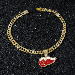 สร้อยคอจี้โลโก้ทีมเรดวิงส์ ดีไซน์ฮิปฮอปทรงเรขาคณิต สีแดง ขายดี ชุบทอง/เงิน สร้อยคอผู้ชาย เครื่องประดับแฟชั่น - Product Image 4