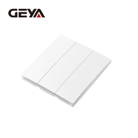 Interrupteurs muraux GEYA avec logo personnalisé, norme britannique 86*86mm, indice de protection IP20, 40000 cycles, étanches, durables, en matériau PC, 3 gangues, 2 voies, 250V