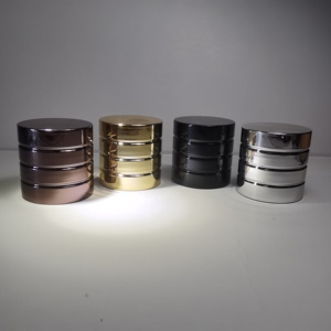 Bouchon de parfum cylindrique de <span class=keywords><strong>CD</strong></span> avec logo personnalisé en gros bouchons de bouteilles en verre de pulvérisateur à pompe en plastique lourd de haute qualité