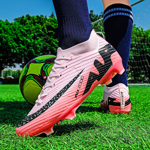 Vente en gros de nouvelles chaussures de football professionnelles pour terrain synthétique, intérieur et extérieur, personnalisables, chaussures de sport, chaussures de football originales - Product Image 3