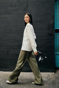 Blusa de lino Serena al mejor precio para mujer, nueva tendencia, estilo informal, servicios ODM simples, decoración con logotipo de invierno y verano hecho en Vietnam - Product Image 5