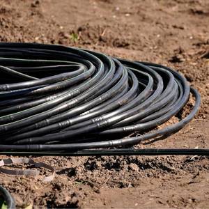 Meilleurs tuyaux d'irrigation goutte à goutte 	 Tuyau latéral d'irrigation goutte à goutte en PE, diamètre de 12 mm à 32 mm, conforme à la norme IS 13488:2008. - Product Image 1