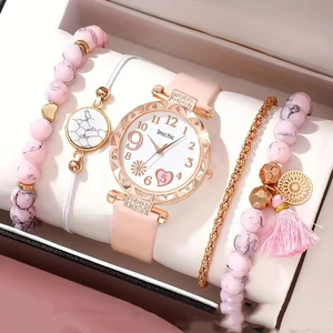 Vente en gros <span class=keywords><strong>de</strong></span> bijoux <span class=keywords><strong>de</strong></span> <span class=keywords><strong>luxe</strong></span> pour femmes, ensemble cadeau <span class=keywords><strong>de</strong></span> montre à quartz avec un joli cœur, bracelet en cuir PU, montres-bracelets en cristal <span class=keywords><strong>de</strong></span> <span class=keywords><strong>luxe</strong></span> pour femmes - Product Image 1